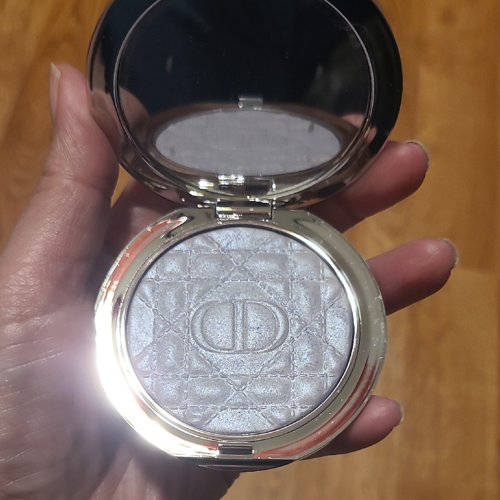 Dior Forever Glow Luminizer - 05 Blue Strobe - Picture 7 of 7